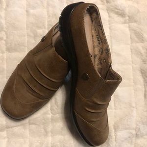 Faux leather brown slip on mules Size 11 W‎ Harborside